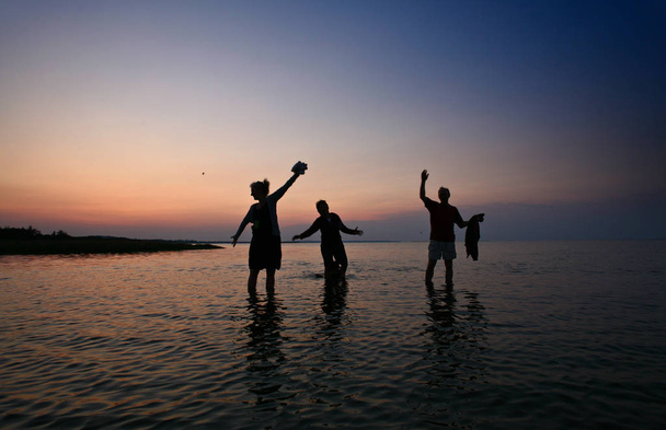  Gente divirtiéndose en el mar  - Foto, imagen
