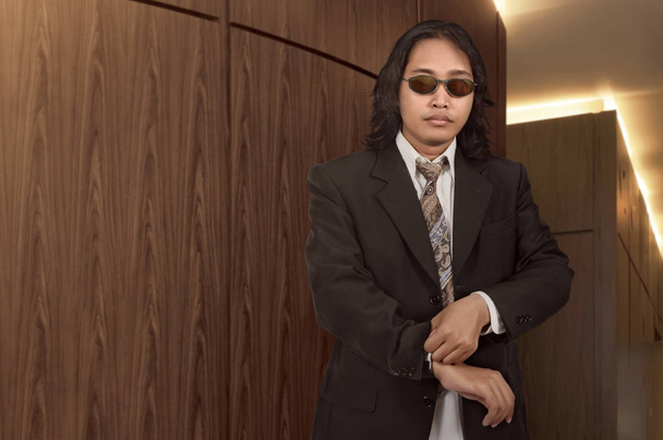 Relaxed asian businessman with glasses - 写真・画像
