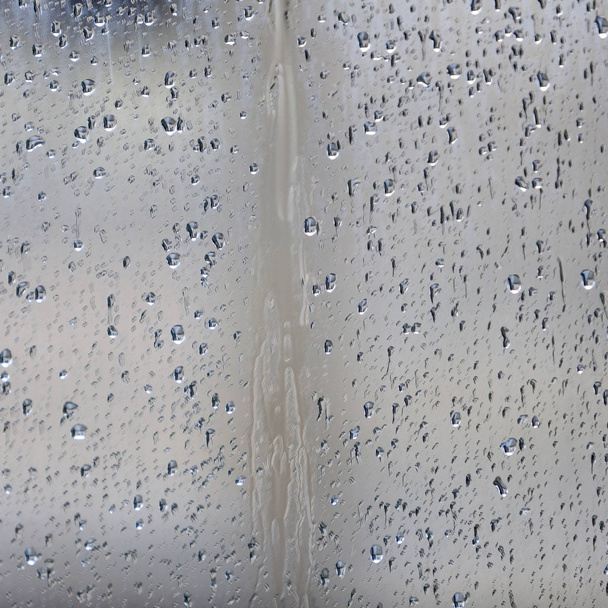 雨と水でガラス ウィンドウ - 写真・画像