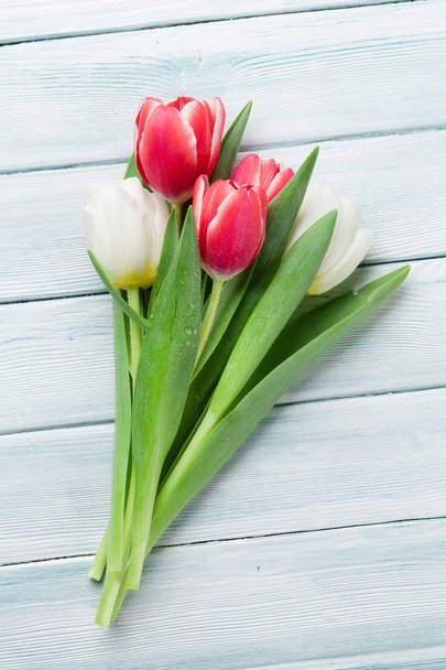 červené a bílé kytice tulipánů - Fotografie, Obrázek
