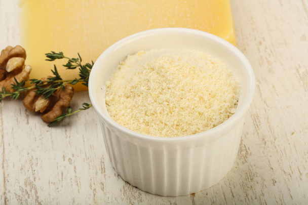 Parmezaanse kaas, geraspt - Foto, afbeelding
