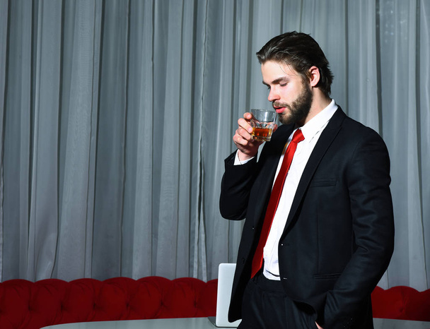 bearded man, businessman with glass of whiskey - Φωτογραφία, εικόνα