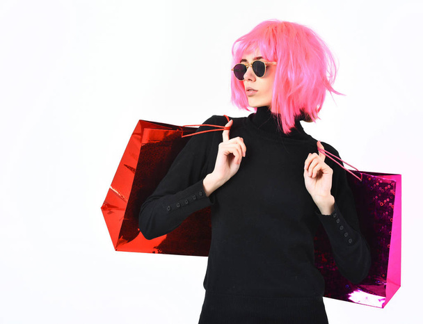fashionable sexy girl in pink wig holding package or bags - Fotografie, Obrázek