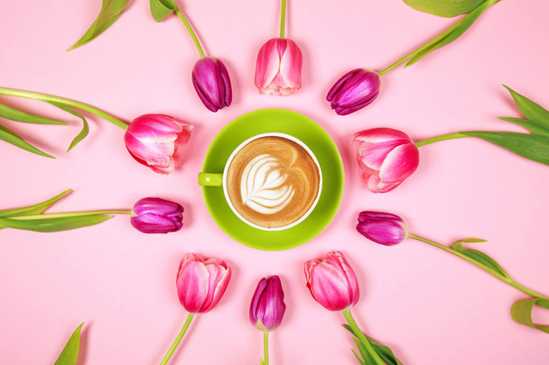 Tulips and greenery coffee cup with foam - Фото, зображення