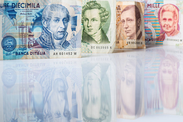 Bankjegyek, Olaszország. Olasz líra 10000, 5000, 2000, 1000. - Fotó, kép