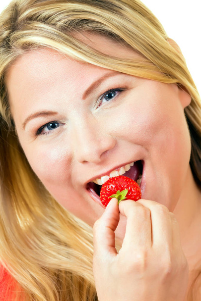 chubby woman eating strawberry - Fotó, kép