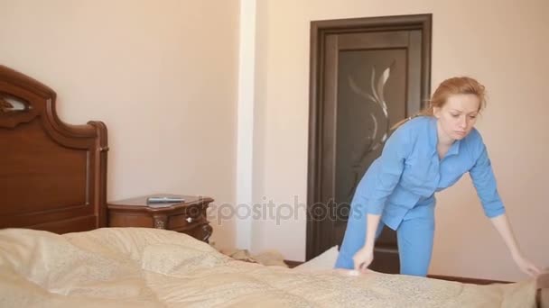 Maid doing cleaning in the bedroom - Footage, Video