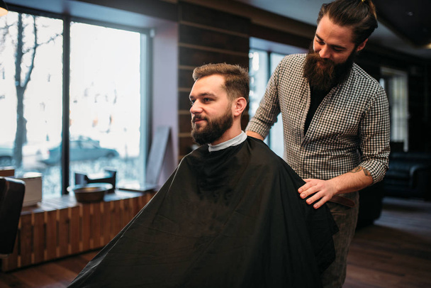 bearded client at barbershop - Foto, Bild