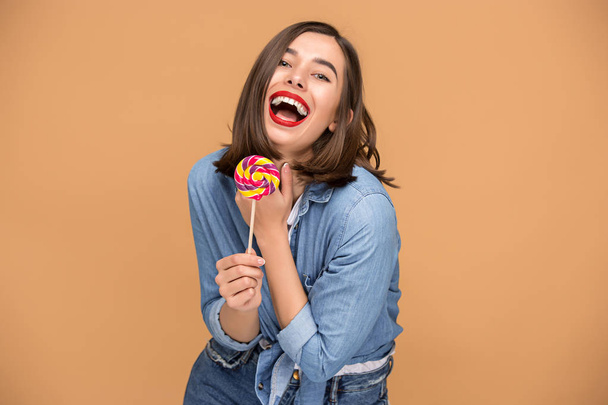 The young woman with colorful lollipop - Φωτογραφία, εικόνα