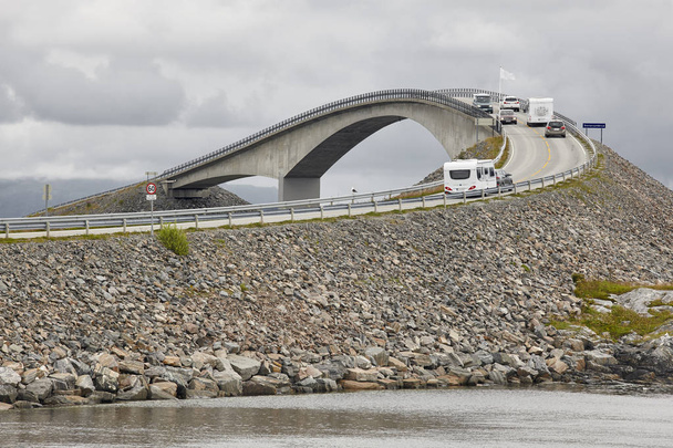 Norwegen. Atlantikstraße. Brücke über den Ozean. Reisepreis - Foto, Bild