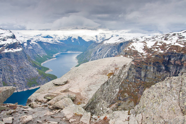 trolltunga - skjeggedal Berge - Norwegen - Foto, Bild