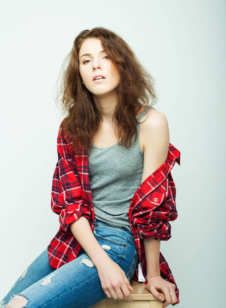lifestyle, fashion and people concept: young curly woman posing in studio - Valokuva, kuva