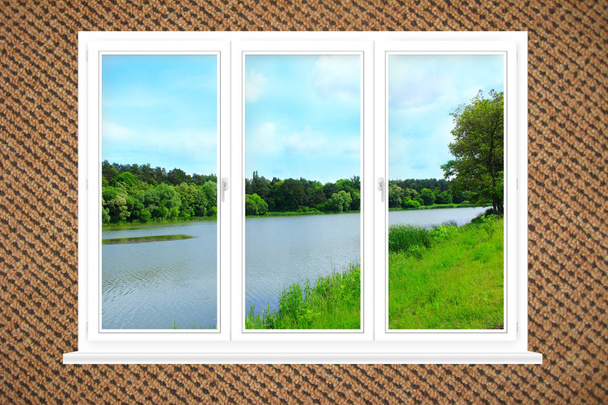 офісні панорамні вікна з видом на річку
 - Фото, зображення