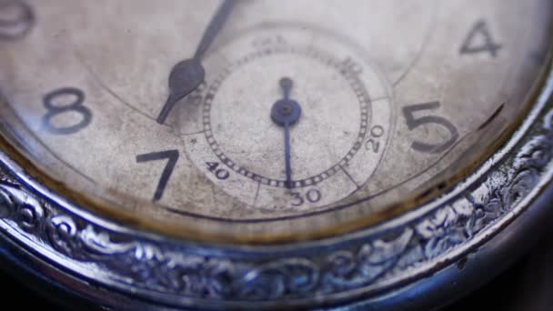 Closeup vintage ρολόι πρόσωπο μαρκάροντας δευτερόλεπτα - Πλάνα, βίντεο