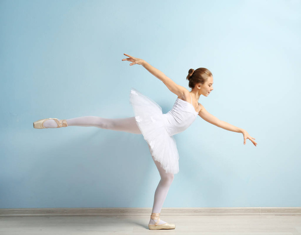 young beautiful ballerina - Foto, Imagen