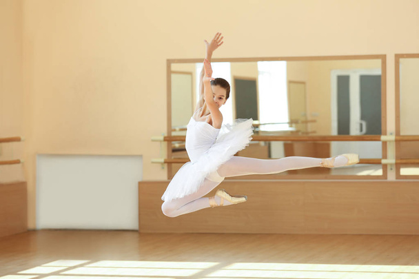 young beautiful ballerina - Foto, immagini