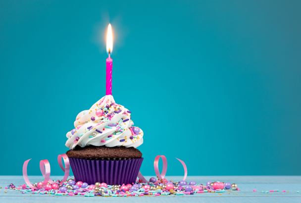 cupcake d'anniversaire avec bougie
 - Photo, image