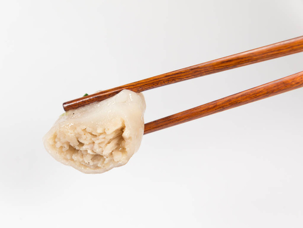 Kluski nadziewane z czosnku szczypiorek i Taro, bambus  - Zdjęcie, obraz