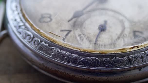 Makro vintage kapesní hodinky closeup - Záběry, video