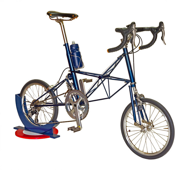 синій велосипед ізольований на білому тлі з відсічним контуром
 - Фото, зображення