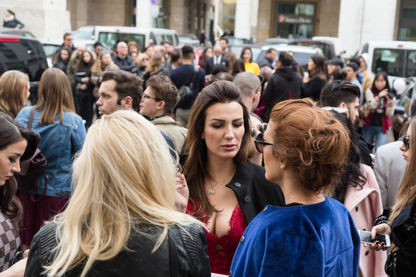 Donne alla moda alla Settimana della Moda delle Donne di Milano
 - Foto, immagini