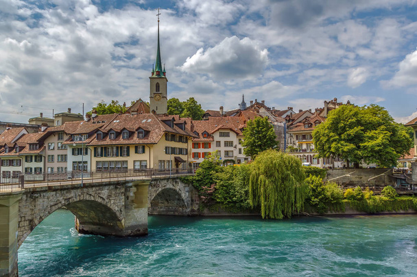Aare-joen ylittävä silta Bernissä, Sveitsissä
 - Valokuva, kuva