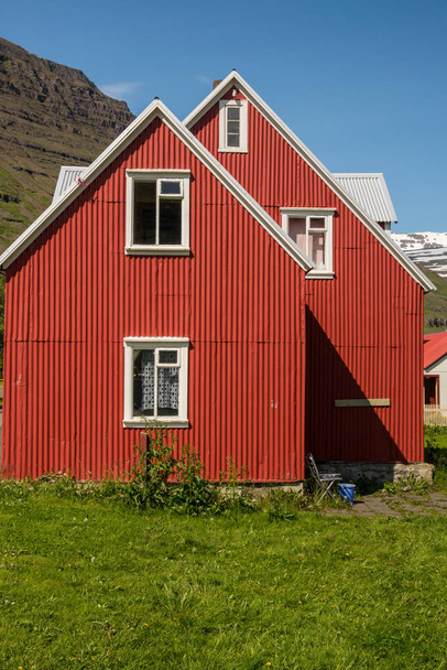 traditionelles Holzgebäude in Island - Foto, Bild