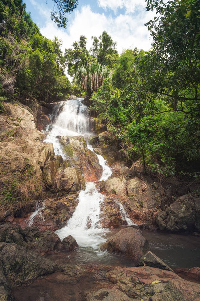 Na Muang Waterfall, Koh Samui Island, Tailândia
 - Foto, Imagem