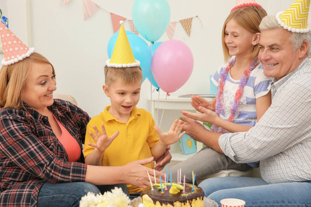 Grandparents and children celebrating Birthday - Foto, immagini
