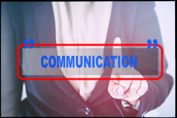 Hand en tekst "Communicatie" met vintage achtergrond. Technologie concept. - Foto, afbeelding