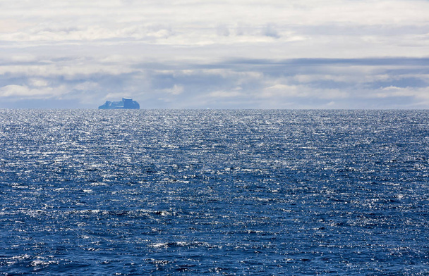 Az Antarktisz partjainál - Fotó, kép