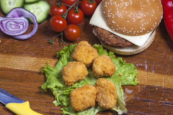 Pepite con gustoso sfondo hamburger
 - Foto, immagini