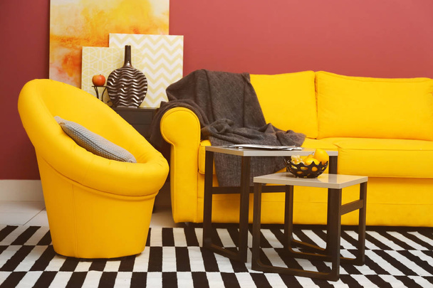 room interior with yellow sofa - Foto, imagen