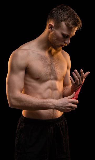 Боєць з боксерськими бинтами
 - Фото, зображення