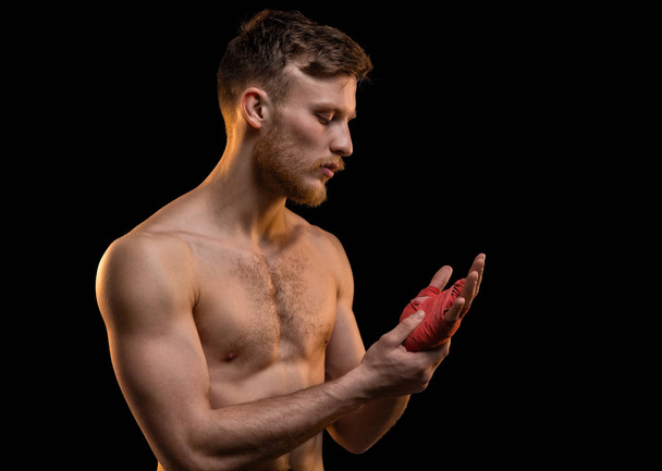 Fiatal harcos férfi boksz kötszerek - Fotó, kép