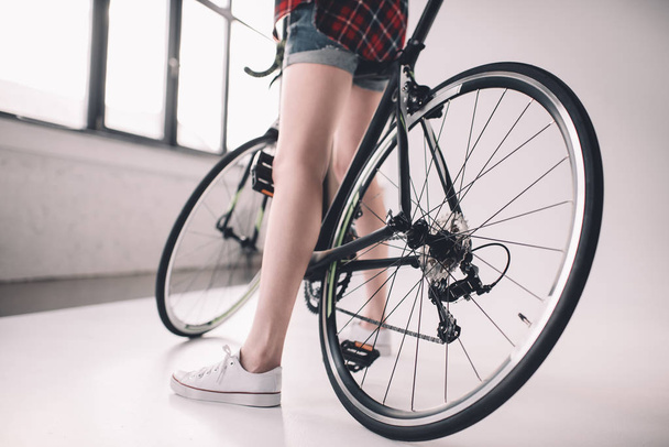 woman riding bicycle - Foto, imagen