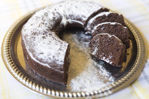 hausgemachter Schokoladenkuchen mit Zuckerglas  - Foto, Bild