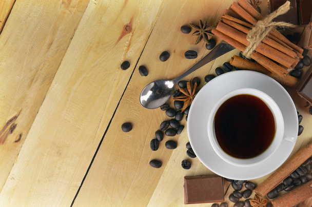 A cup of coffee, cinnamon, chocolate and anise. Taste of Christm - Foto, immagini