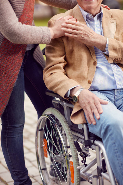 Medical care: support for senior man in wheelchair - Foto, Imagen