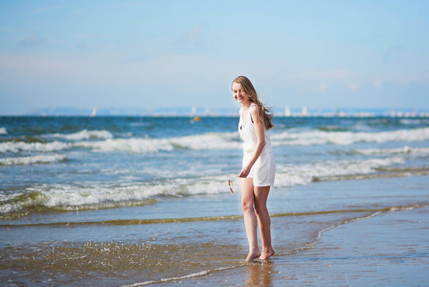 Young woman enjoying her vacation by sea - Fotó, kép