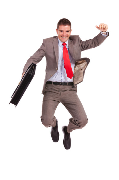 ο άνθρωπος των επιχειρήσεων κρατώντας Χαρτοφύλακα και άλμα - Φωτογραφία, εικόνα