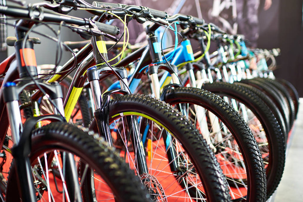 Modern mountain bikes in sports shop - Foto, Imagem