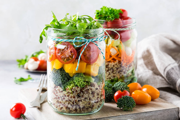 Salad in glass jar with quinoa - Foto, Bild