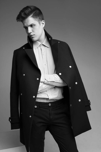 Fashion man in coat - Фото, изображение