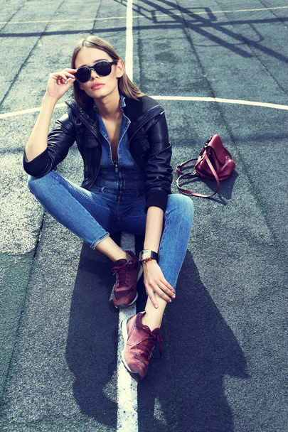 hipster woman in sunglasses - Zdjęcie, obraz