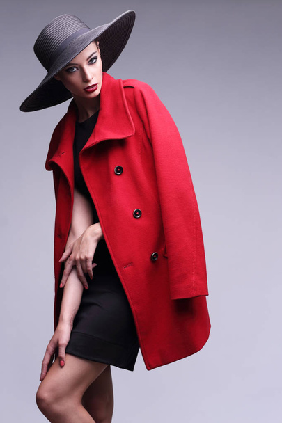 elegant woman with red coat - Foto, afbeelding