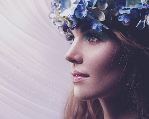 Female portrait with floral crown  - Foto, imagen
