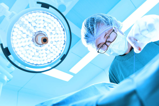 veterinarian surgeons in operating room  - Foto, imagen
