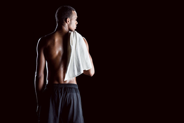 спортивный человек с полотенцем
 - Фото, изображение