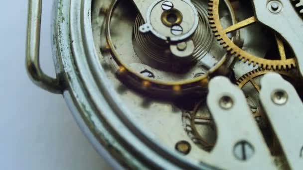 Stary zegar vintage mechanizm pracy, zbliżenie, strzał z nieostrość - Materiał filmowy, wideo